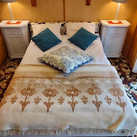 Holiday home Nad Jeziorem W Otulinie Lasu *