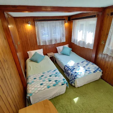 Nad Jeziorem W Otulinie Lasu Holiday home