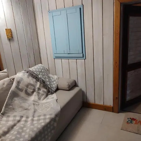 Nad Jeziorem W Otulinie Lasu Holiday home *