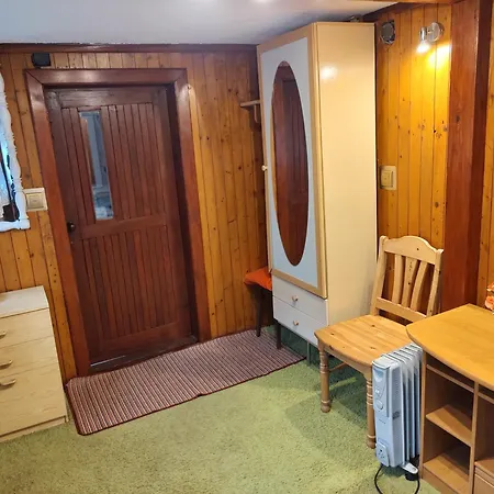 Nad Jeziorem W Otulinie Lasu Holiday home *